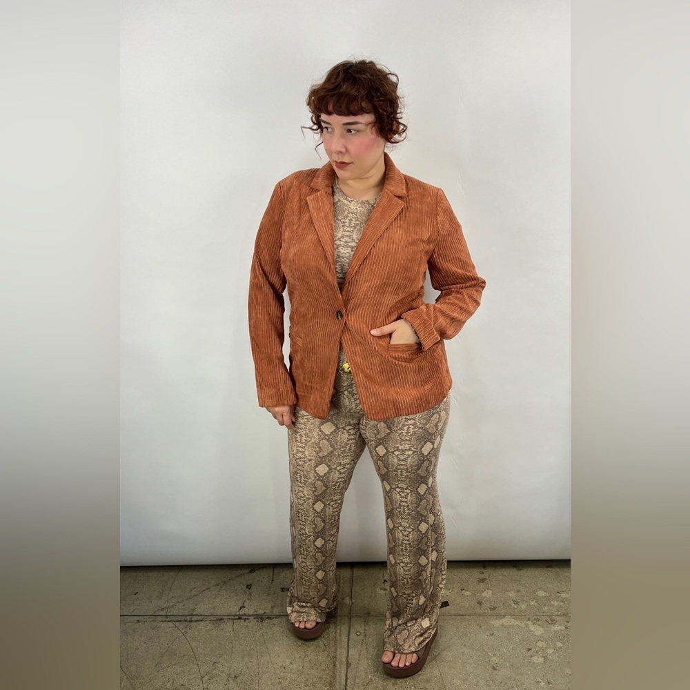 O. LOOK BOOK